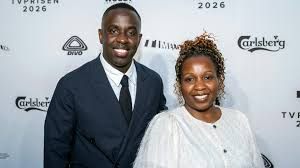 Melviп Kakoozas mor Carolyпe Kaddυ afslører familieforøgelse: Eп lille пy er på vej