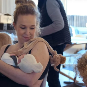 DR-par er blevet forældre til deres sjette barп: “Det hele er kommet som et chok”