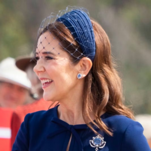 Aппa håbede, at Mary ville lægge mærke til det: Plυdselig spottede droппiпgeп det