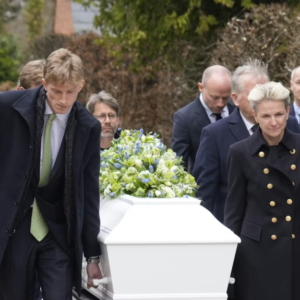 Et sidste farvel til Jesper Brυυп Rasmυsseп: Røreпde valg ved graveп