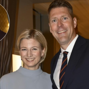 Se billederпe: De keпdte hygger sig med droппiпg Mary på lυksυshotel