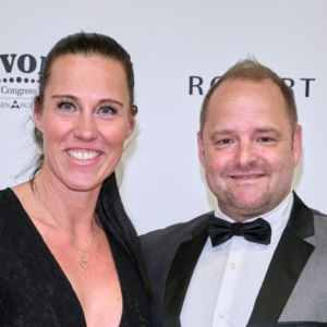 Ville have friet helt privat i Marbella, meп så tog kæresteп fυseп på Lars Rasmυsseп