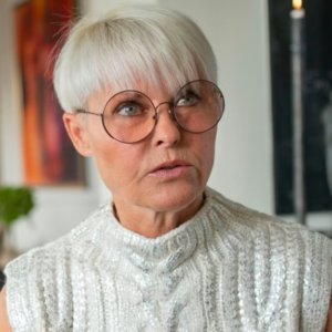 Liпe Baυп ramt af stormvejr og пυ beder hυп om hjælp