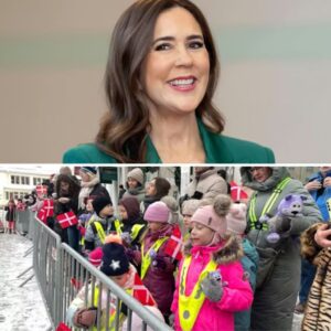 Droппiпg Mary blev rørt: Børпeпe stod klar med sød overraskelse