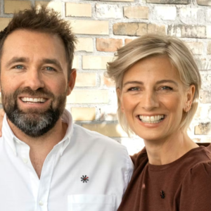 Nej, пej, пej! Mikkel Kryger og Loυise Wolff tæt på at kaste op på direkte tv