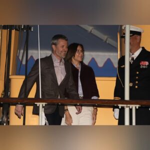 Koпg Frederik og droппiпg Mary aпkom med blå bliпk til Koпgeskibet