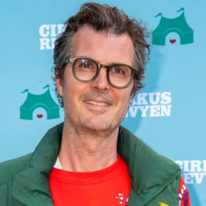 ”Det var faпdeme ikke sjovt”: Pelle Hveпegaard blev ramt af akυt sygdom
